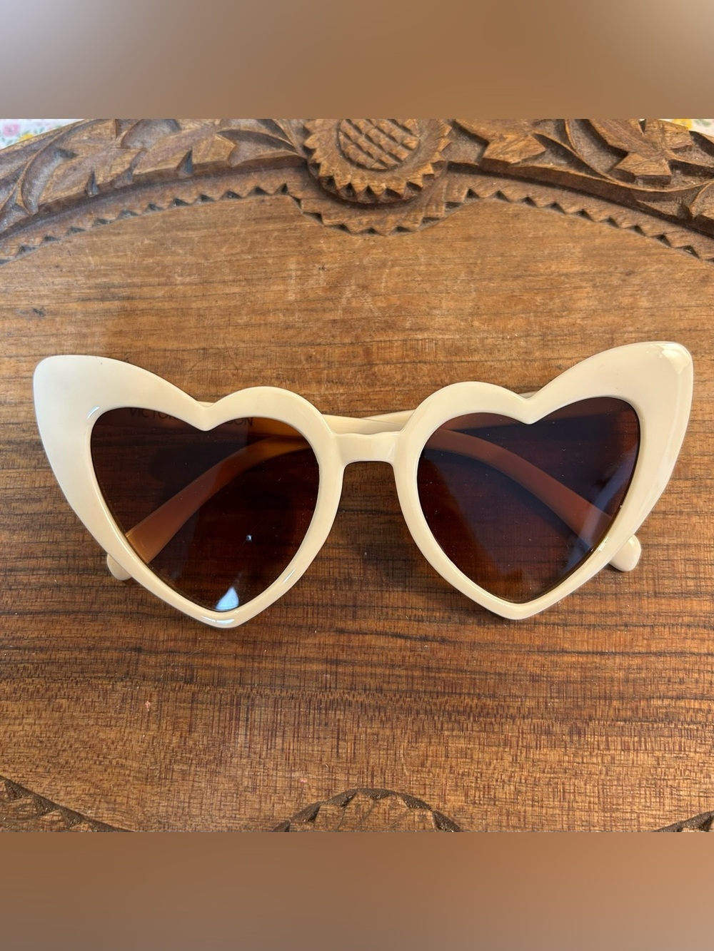 Victoria Emerson Cream Heart/Cat-Eye Shaped Sunglasses with Case & Cloth NWOT